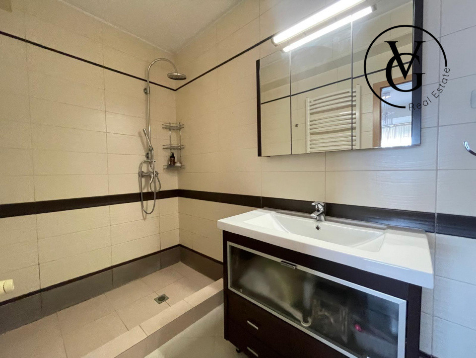 Apartament cu 5 camere si terasa spatioasa + 2 locuri de parcare