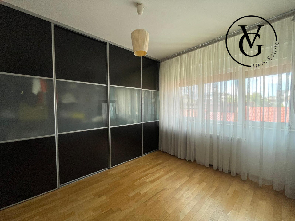 Apartament cu 5 camere si terasa spatioasa + 2 locuri de parcare