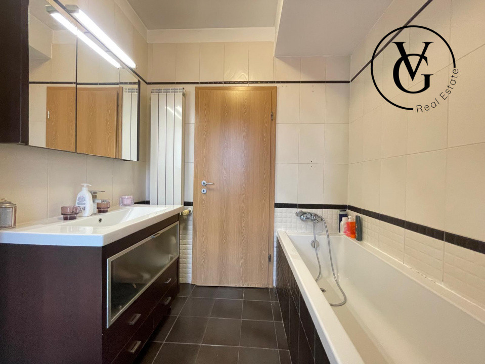 Apartament cu 5 camere si terasa spatioasa + 2 locuri de parcare