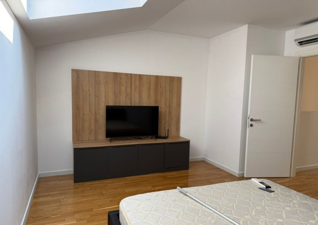 Închiriez vila pipera 5 camere  școală Americana 130 mp