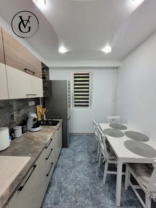 Apartament 2 camere, zona Spitalul Judetean + loc de parcare