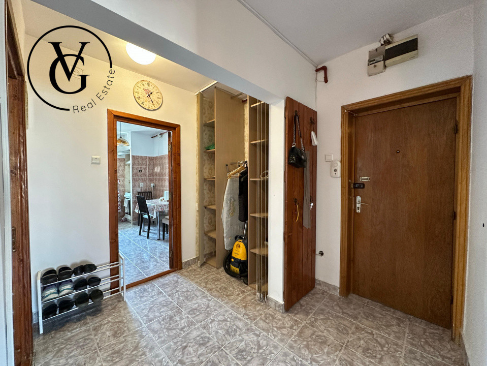 Apartament spatios 3 camere - zona Dacia - centrală termică
