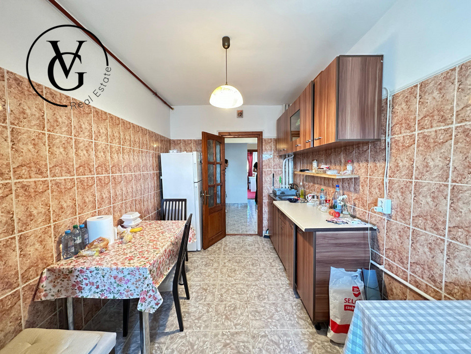 Apartament spatios 3 camere - zona Dacia - centrală termică