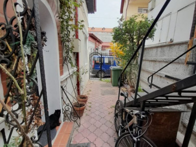 Apartament trei camere la curte - Gara de Nord
