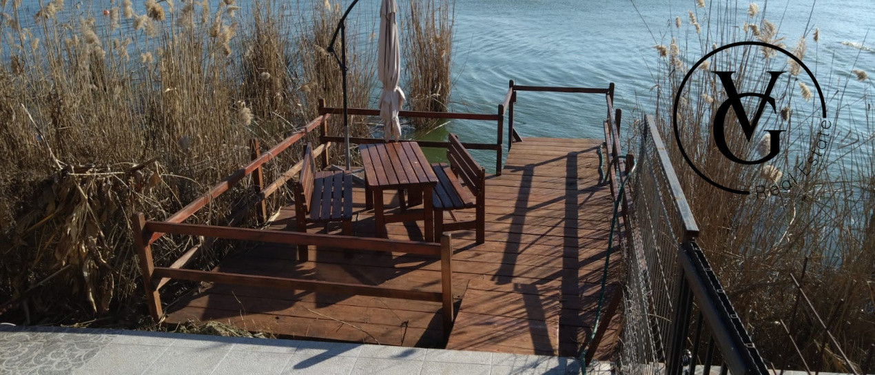 Vila  - Mamaia Sat - pe malul lacului