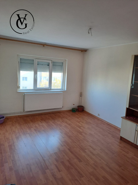 Apartament 2 camere - zona Tomis 3 - Bloc in renovare
