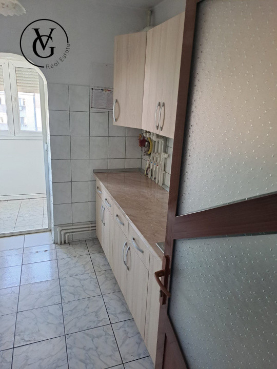 Apartament 2 camere - zona Tomis 3 - Bloc in renovare