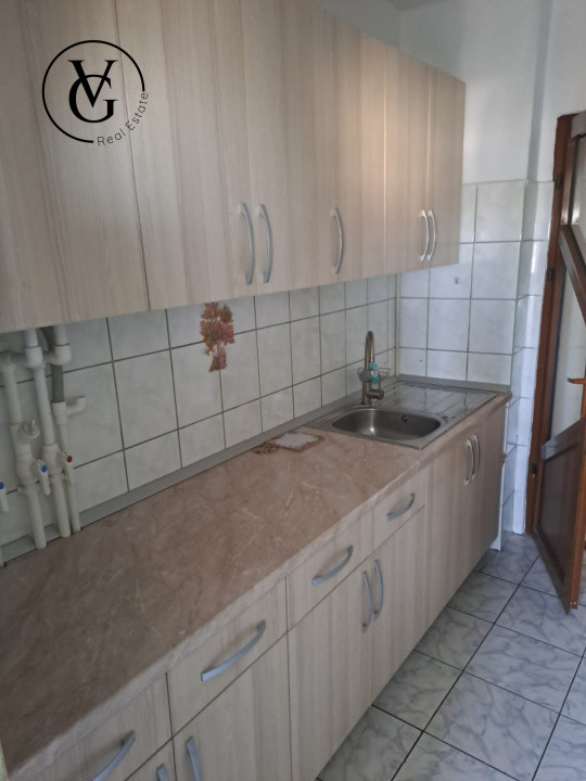 Apartament 2 camere - zona Tomis 3 - Bloc in renovare