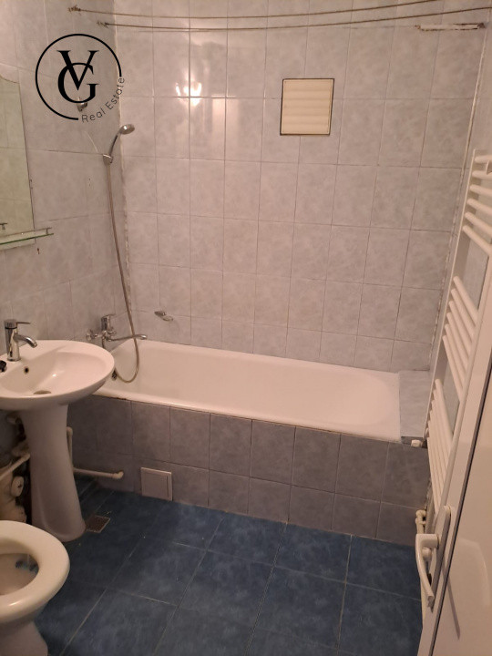 Apartament 2 camere - zona Tomis 3 - Bloc in renovare