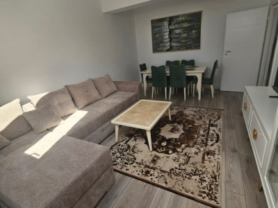 Apartament trei camere decomandat - Domenii