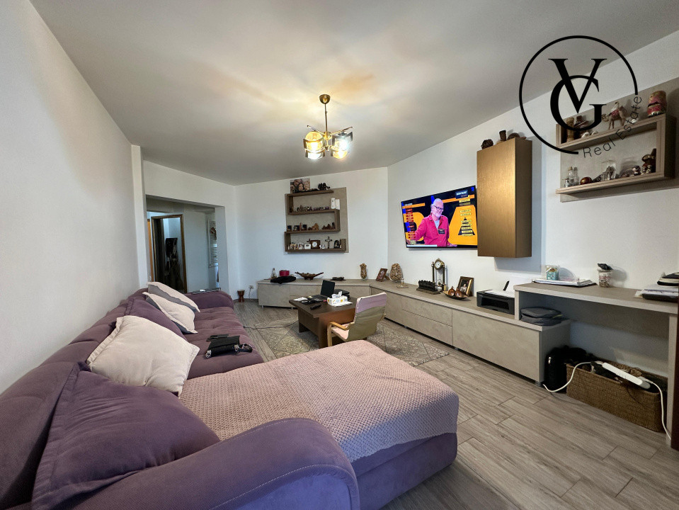 Apartament decomandat 3 camere - zona Gara - vedere spre mare