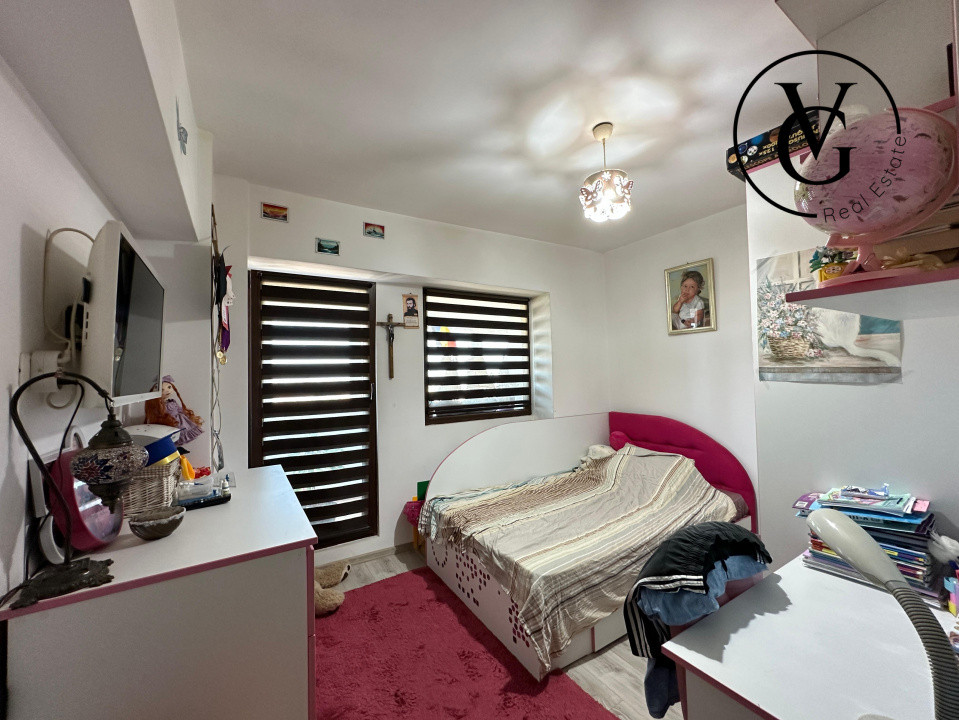Apartament decomandat 3 camere - zona Gara - vedere spre mare