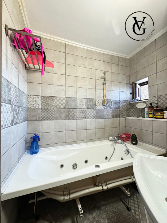 Apartament decomandat 3 camere - zona Gara - vedere spre mare