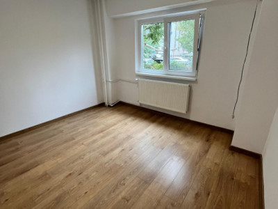 Apartament 3 camere cu destinatia de spatiu comercial, zona Matei Basarab