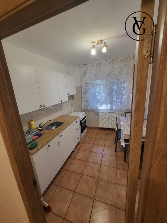 Apartament 2 camare nemobilat Titulescu / Banu Manta