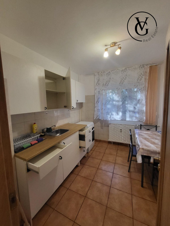 Apartament 2 camare nemobilat Titulescu / Banu Manta