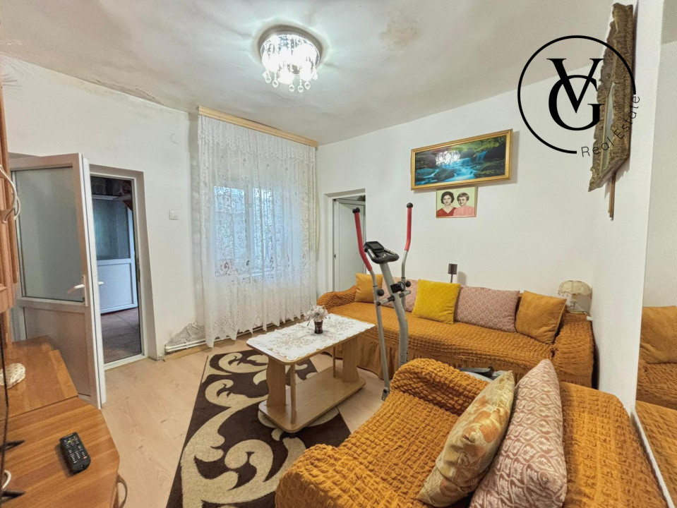 Casa la sol, 4 camere - 248 mp teren -  Ovidiu