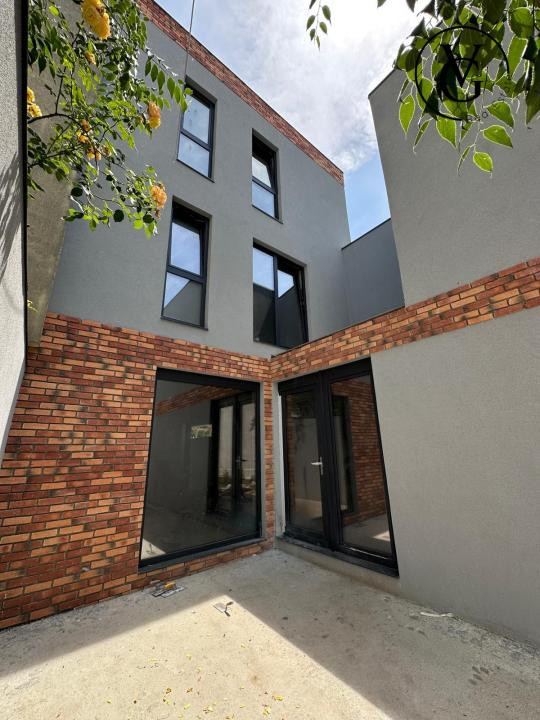 Vila YIN P+2: 251 mp construiți și curte, zona centrală a Constanței
