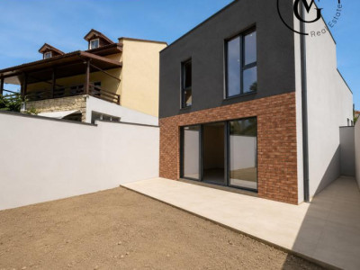 Vila YANG P+1: 189 mp construiți, curte, zona centrală a Constanței