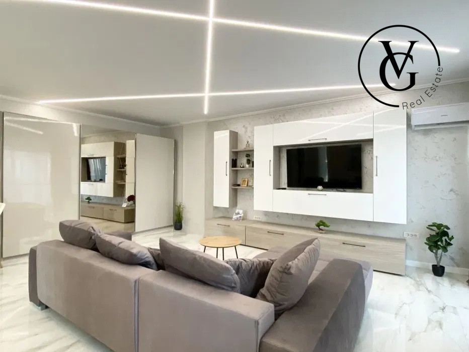 Apartament 2 camere Mamaia Sat cu piscina si vedere lac