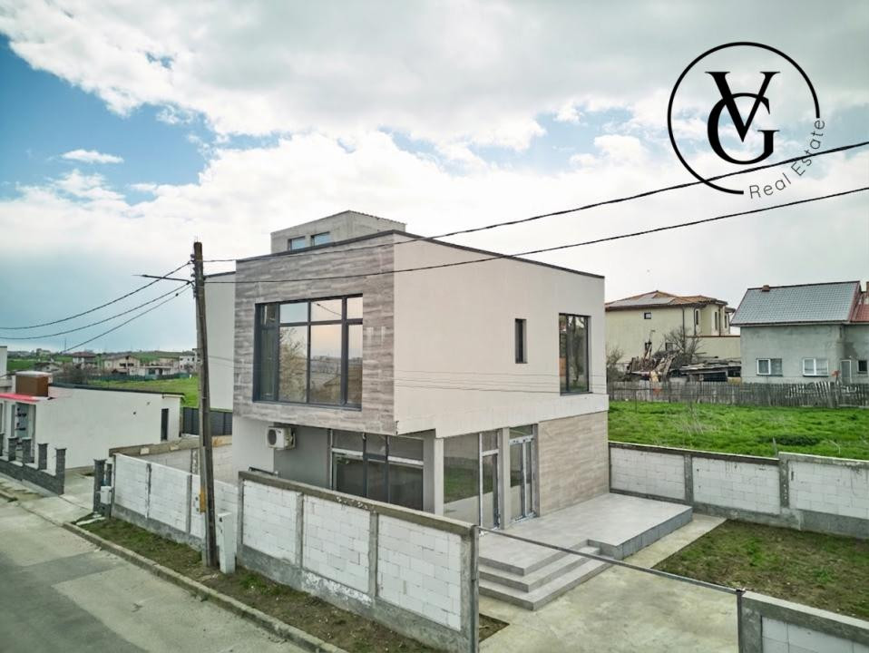 Vila modernă - finisată -terasă circulabila vedere lac și mare 