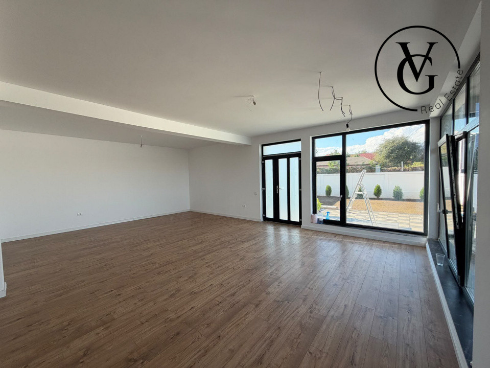 Vila modernă - finisată -terasă circulabila vedere lac și mare 