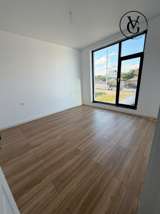 Vila modernă - finisată -terasă circulabila vedere lac și mare 