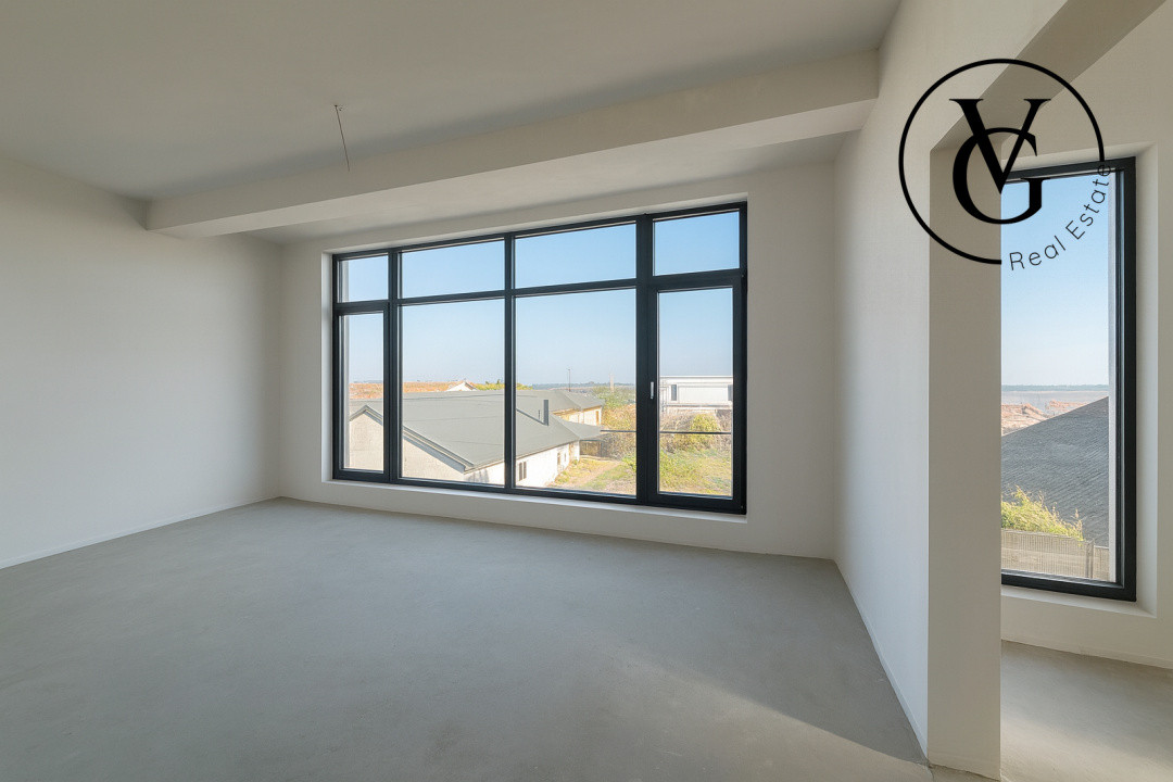 Vila modernă - finisată -terasă circulabila vedere lac și mare 