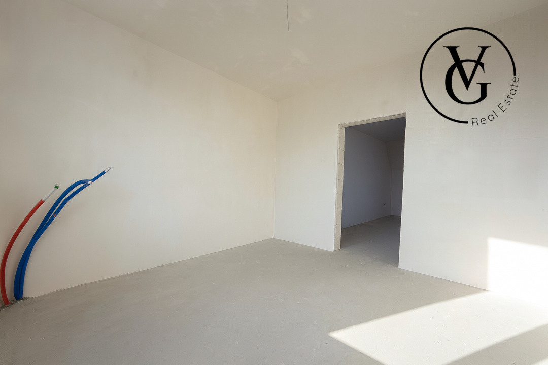 Vila modernă - finisată -terasă circulabila vedere lac și mare 