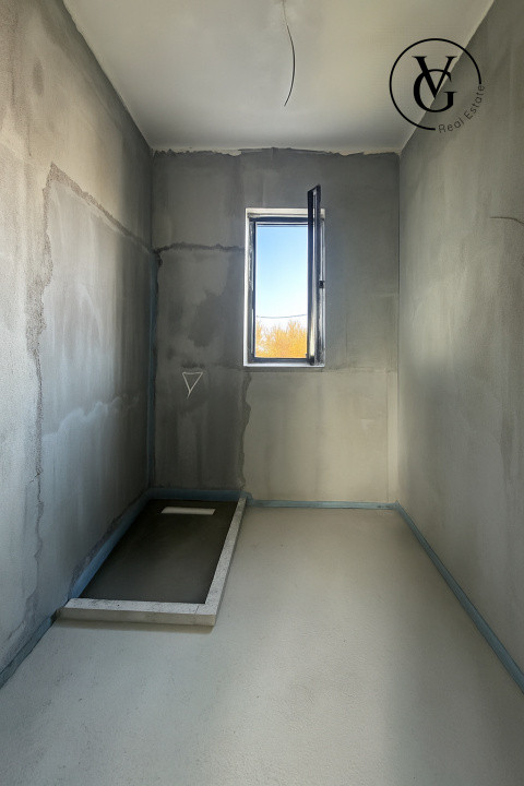 Vila modernă - finisată -terasă circulabila vedere lac și mare 