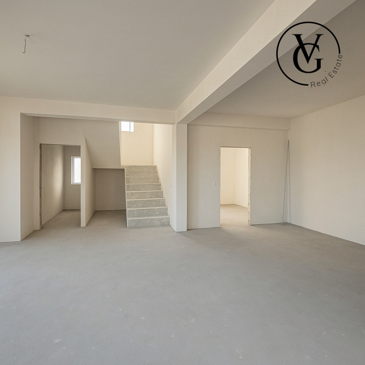 Vila modernă - finisată -terasă circulabila vedere lac și mare 