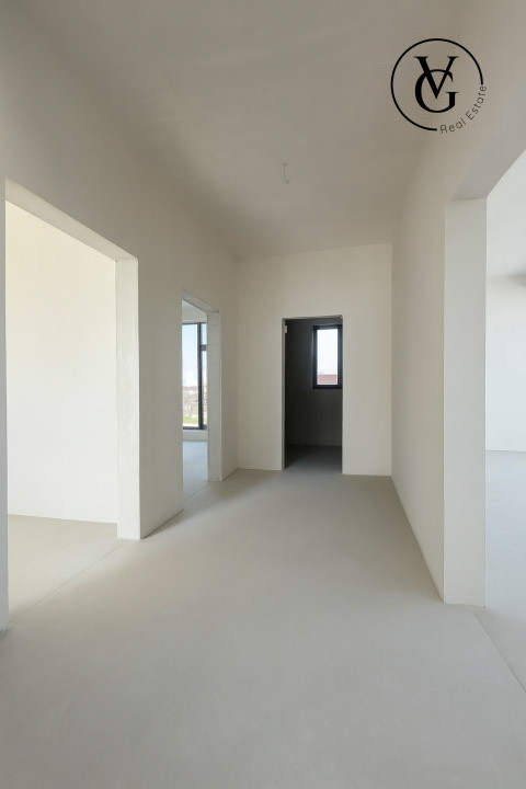 Vila modernă - finisată -terasă circulabila vedere lac și mare 