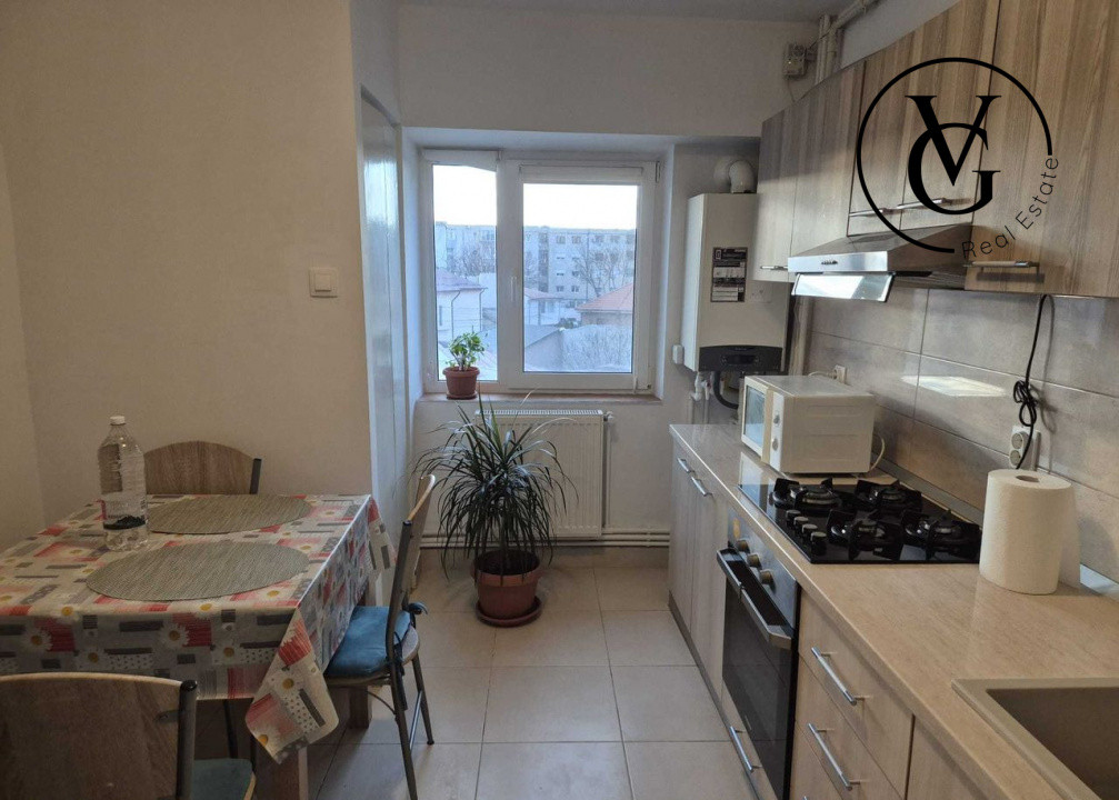 Apartament cu 3 camere, recent renovat, zona Dacia