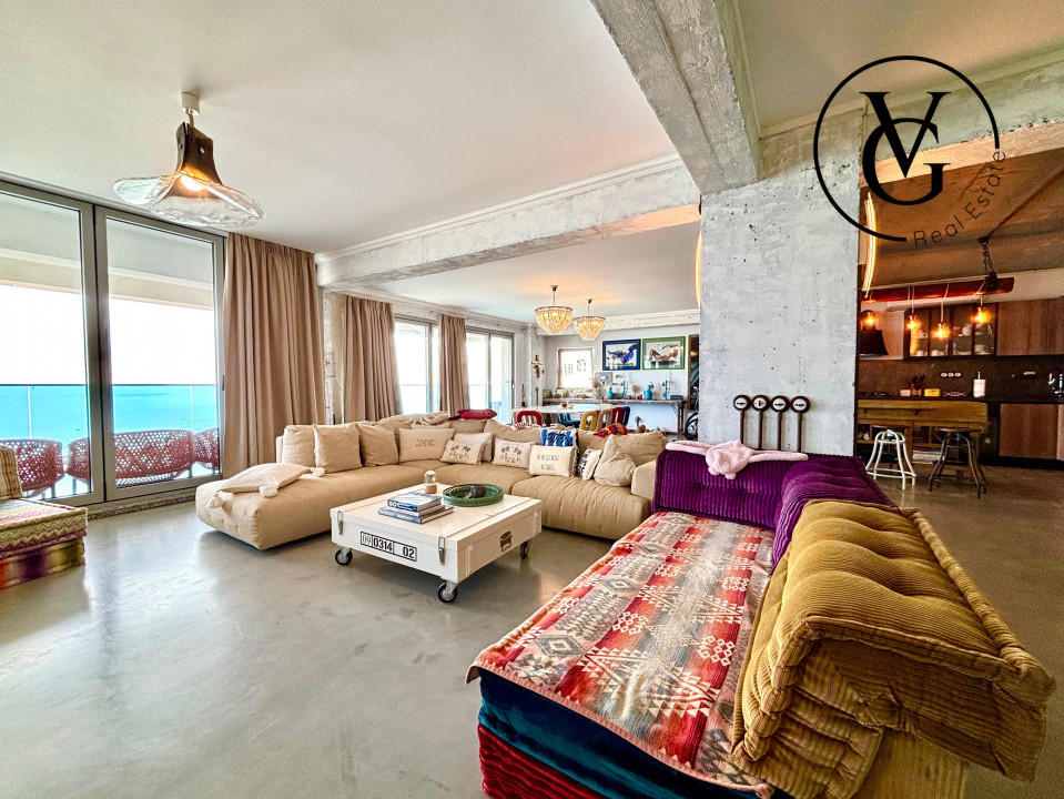 Apartament generos 3 camere- frontal mare - prima linie-parcare 