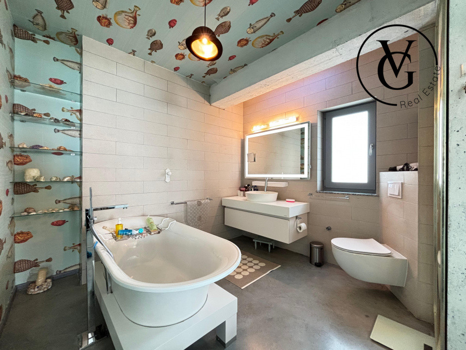 Apartament generos 3 camere- frontal mare - prima linie-parcare 