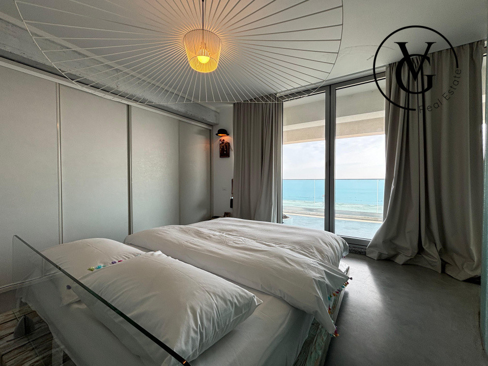 Apartament generos 3 camere- frontal mare - prima linie-parcare 