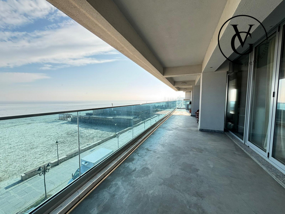 Apartament generos 3 camere- frontal mare - prima linie-parcare 