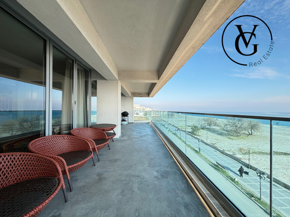 Apartament generos 3 camere- frontal mare - prima linie-parcare 