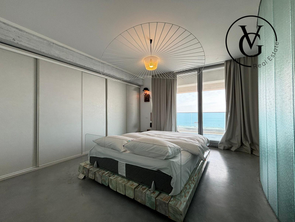 Apartament generos 3 camere- frontal mare - prima linie-parcare 