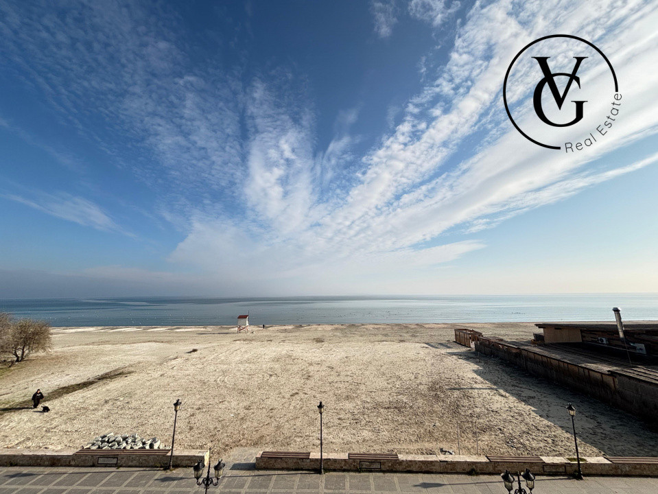 Apartament exclusivist 3 camere – vedere frontală la mare – prima linie – parca