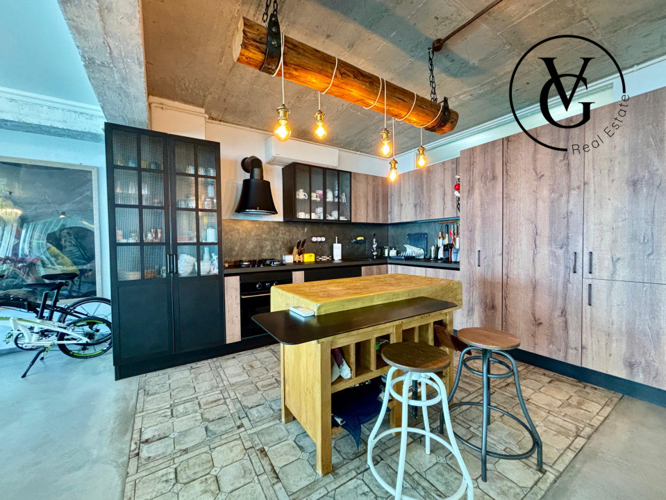 Apartament exclusivist 3 camere – vedere frontală la mare – prima linie – parca