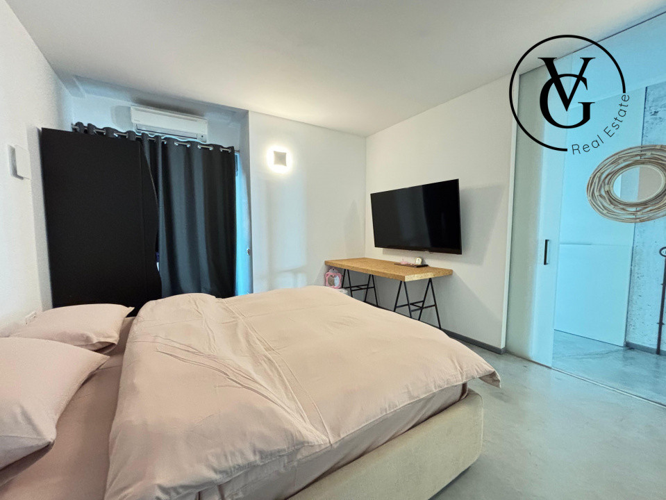 Apartament exclusivist 3 camere – vedere frontală la mare – prima linie – parca