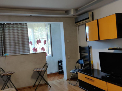 Apartament cu 3 camere + centrala proprie - Constanta