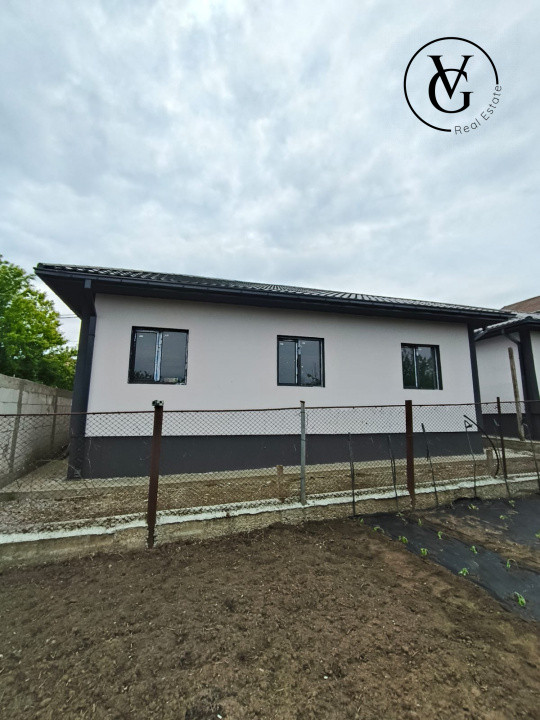 Casa la sol, 4 camere - 253 mp - Navodari