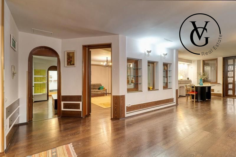 Apartament 200mp, 4 Camere _Pta Vctoriei -Loc de parcare