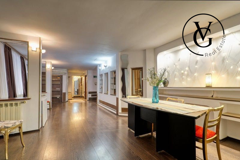 Apartament 200mp, 4 Camere _Pta Vctoriei -Loc de parcare