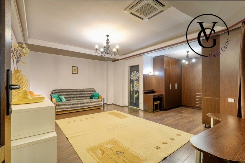 Apartament 200mp, 4 Camere _Pta Vctoriei -Loc de parcare
