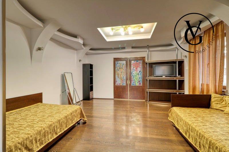 Apartament 200mp, 4 Camere _Pta Vctoriei -Loc de parcare