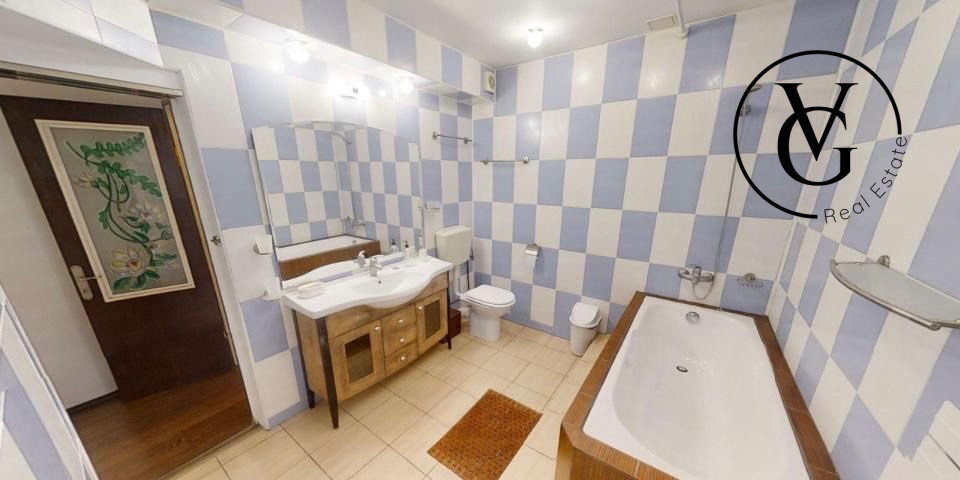 Apartament 200mp, 4 Camere _Pta Vctoriei -Loc de parcare