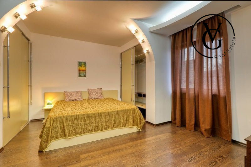 Apartament 200mp, 4 Camere _Pta Vctoriei -Loc de parcare